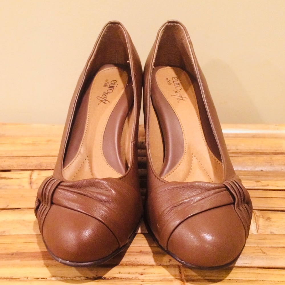 EUROSOFT Genuine Leather Pumps